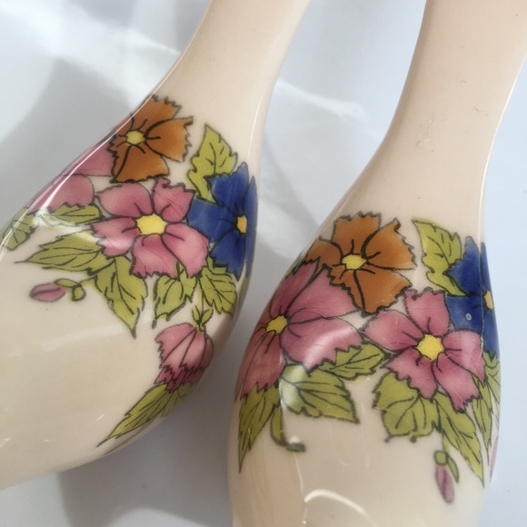 Vintage Ceramic Birds Salt & Pepper Shakers Floral Pattern 5 1/1" Long - Picture 4 of 7